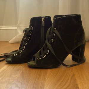 Kenneth Cole Reaction Green Velvet Booties 7